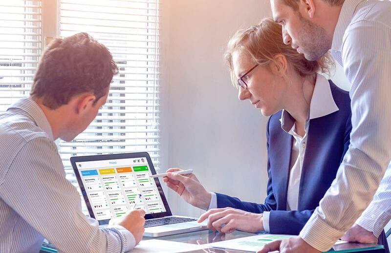 Mit praktischen Tools und Apps für agiles Projektmanagement lassen sich abteilungsübergreifend agile Projekte abbilden und steuern.