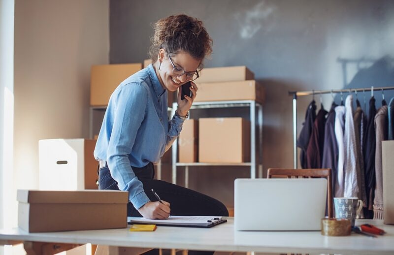 AI is optimizing the personal shopping experience of customers in online retail.