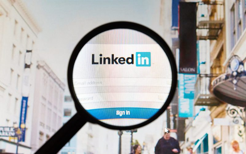 Annoying messages, fake profiles, and spam on LinkedIn – how is the business network dealing with the situation?