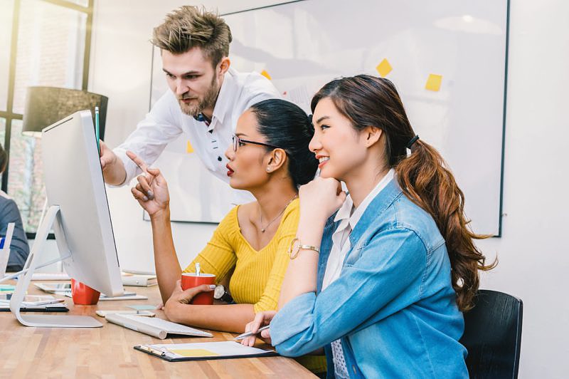 Die Entwicklung einer Customer Journey Map bietet Unternehmen zahlreiche Vorteile.