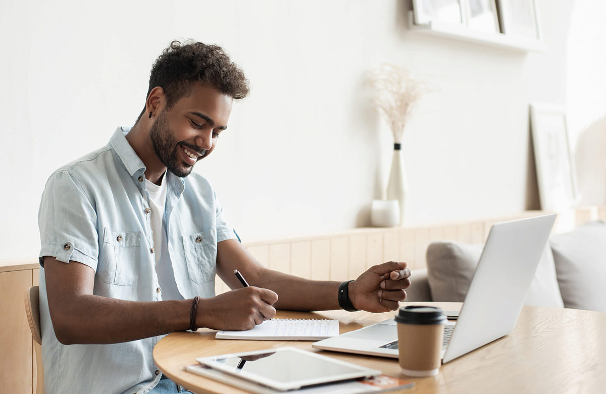 E-learning platforms offer impressive flexibility and a diverse learning portfolio.