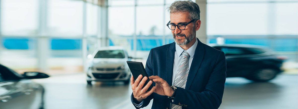 Online car sales via Internet platforms are becoming increasingly common.