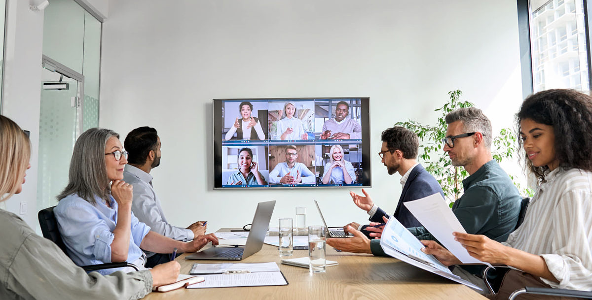 Hybrid meetings are now commonplace at many companies. The right technology and netiquette are essential to them running smoothly.