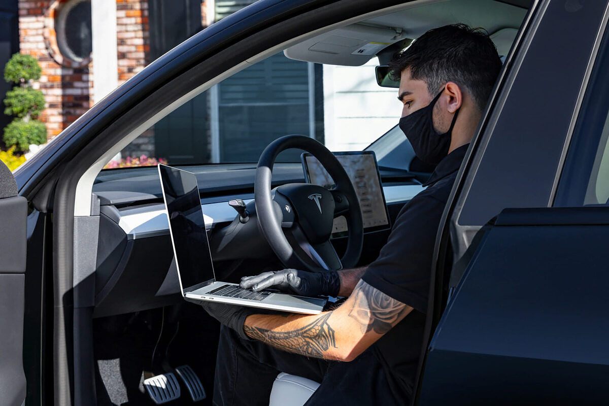 Ausgerechnet im Land der Autobauer erteilt Tesla uns eine Lektion, wie die Digitalisierung die Industrie verändern kann.