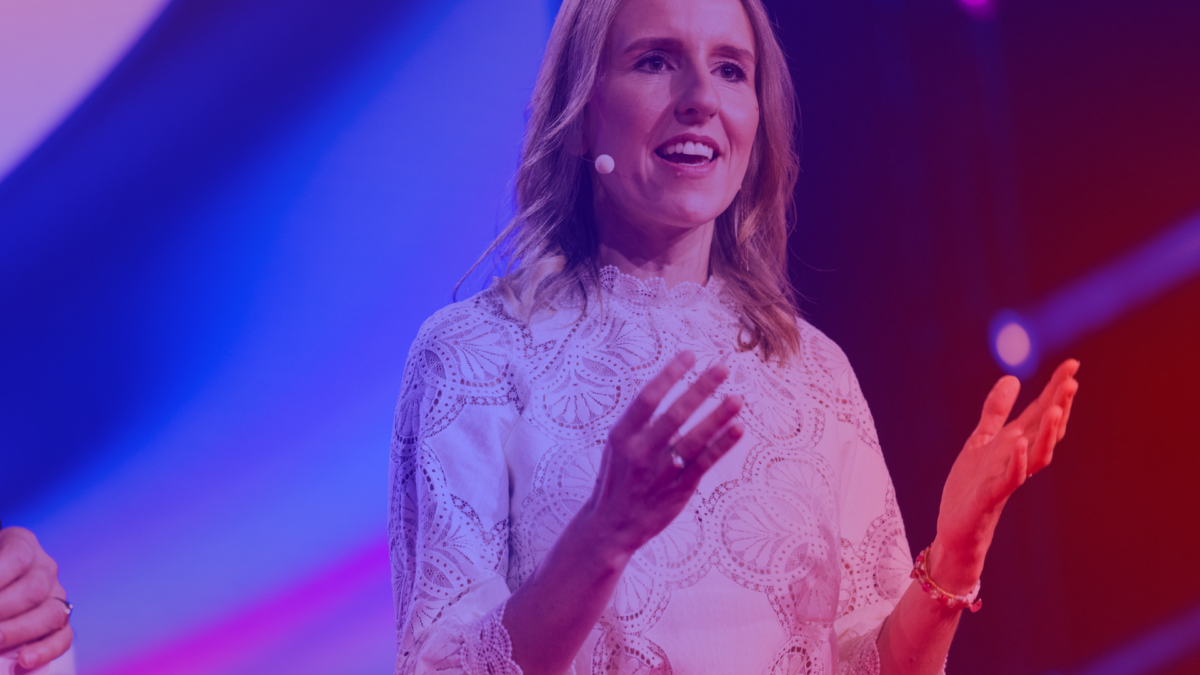 Image of Verena Gründel speaking on the DMEXCO stage