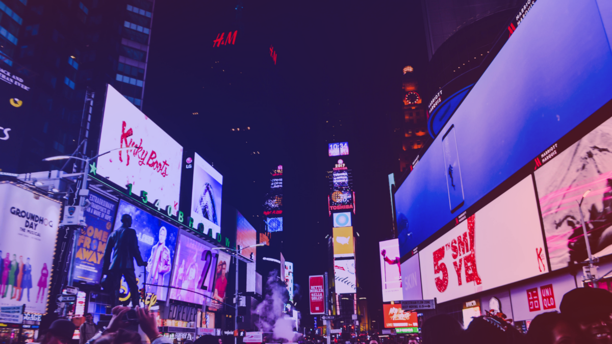 OOH: Illuminated billboards at night