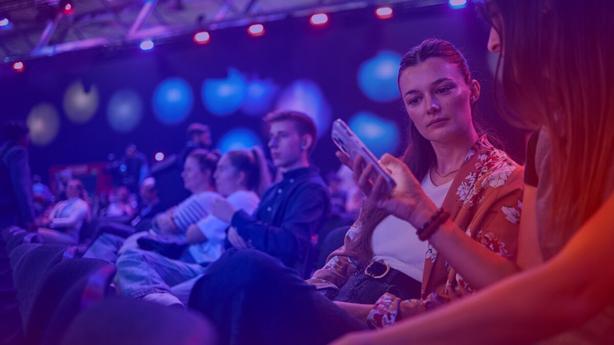 A woman sits in the audience at one of the DMEXCO 2025 summits.