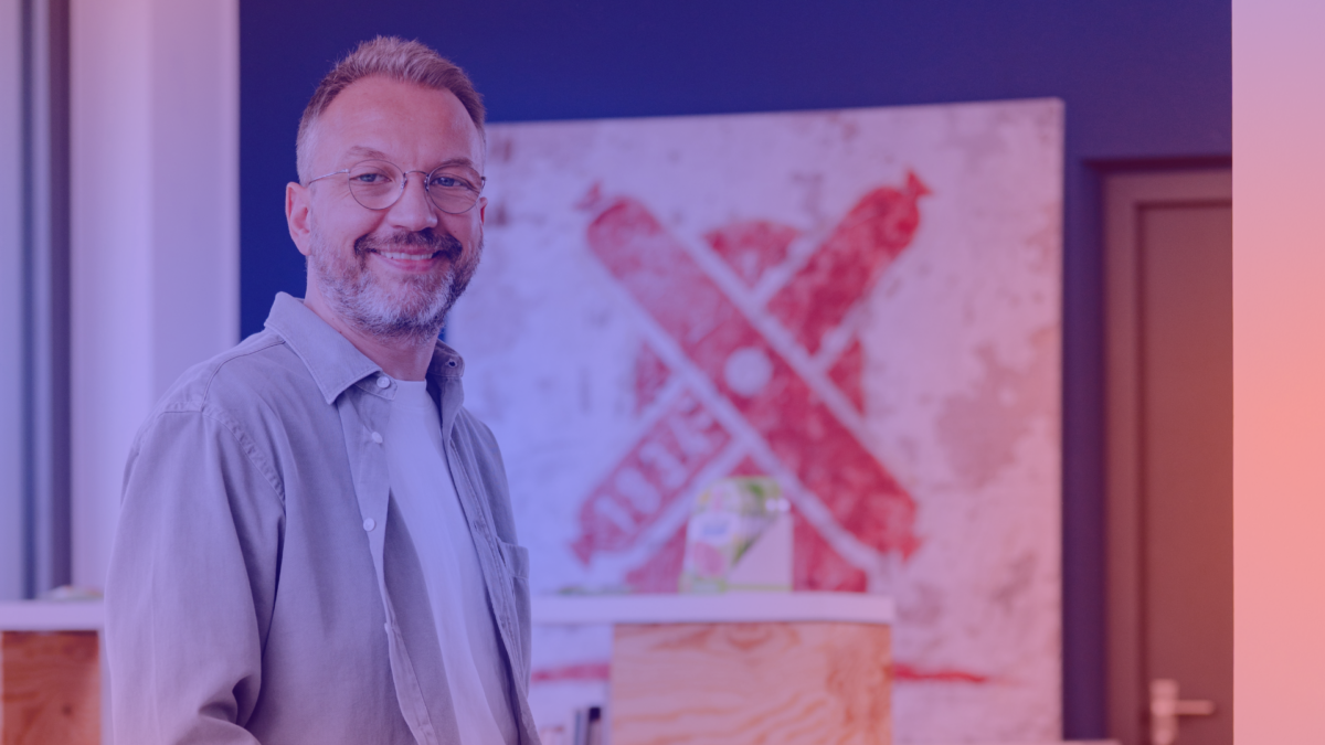 Bild von CMO Steffen Zeller im Gespräch über das Marketing bei Rügenwalder Mühle