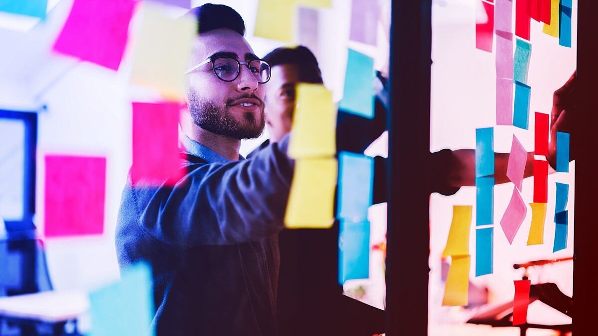 Marketing-Verantwortliche nutzen innovative AdTech-Tools für ihre Werbemaßnahmen.