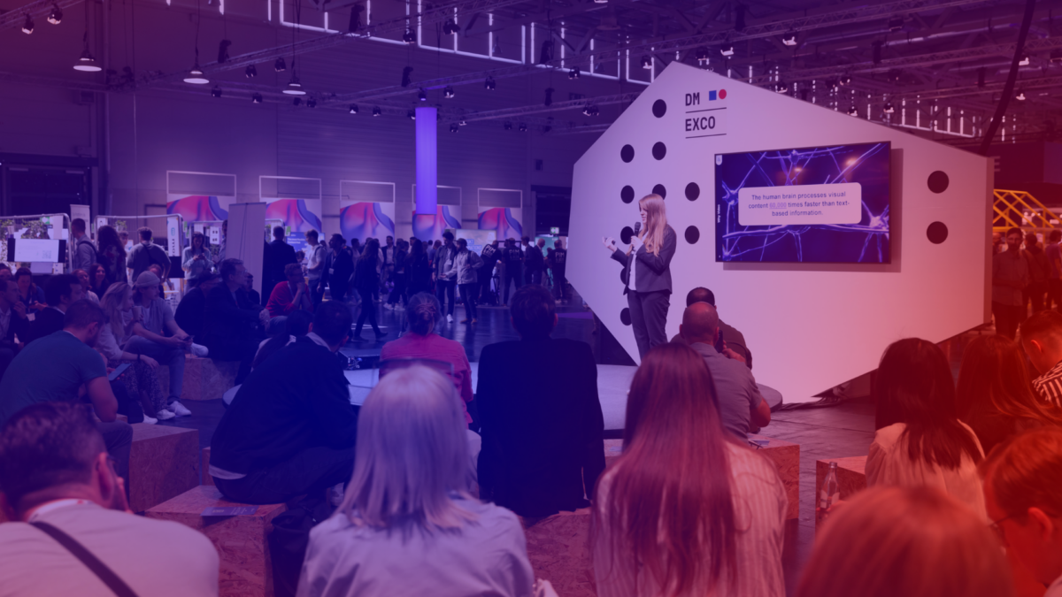 Start-ups at DMEXCO 2025 exchanging ideas and networking in a creative event environment