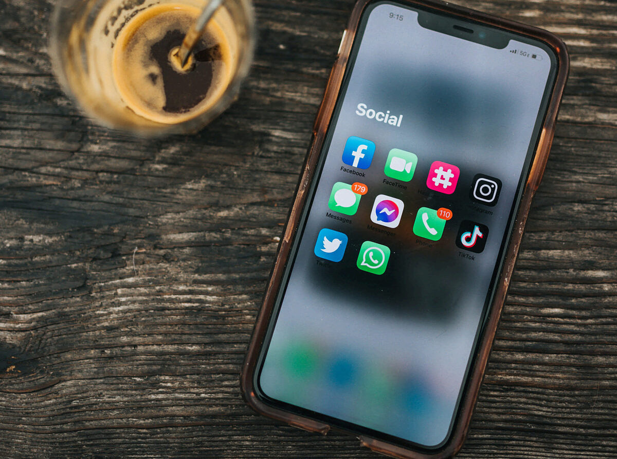 Lies in unserem Leitfaden, wie Social Commerce dein Business voranbringt. 