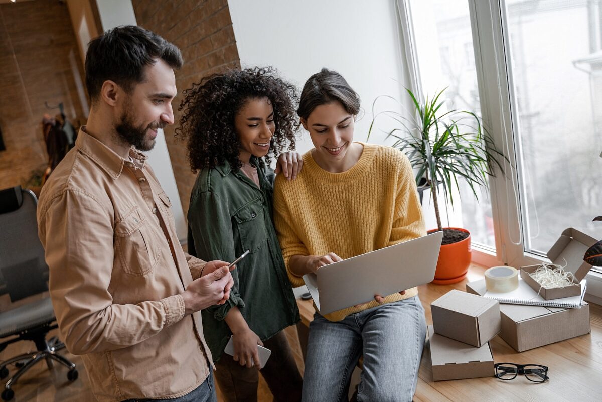 Expanding sales channels opens the door to new target groups for B2B marketing.