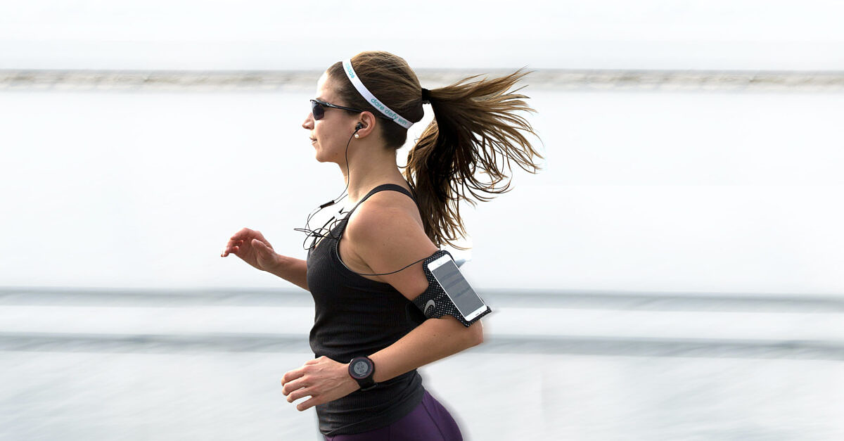 Digital sports gadgets help make workouts especially efficient. We’ve picked out our eight favorites.