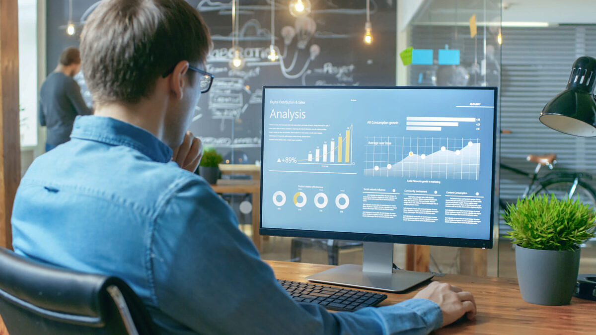 Current business intelligence trends enable more users to work professionally with data.