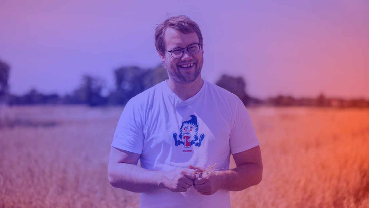 Bild von Jurek Voelkel im Gespräch über das Marketing des Familienunternehmens Voelkel