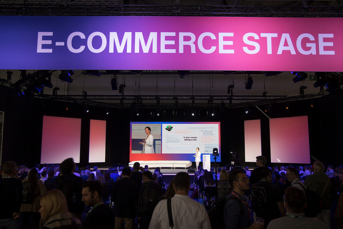 A multilingual online shop improves the user experience and helps boost internationalization.